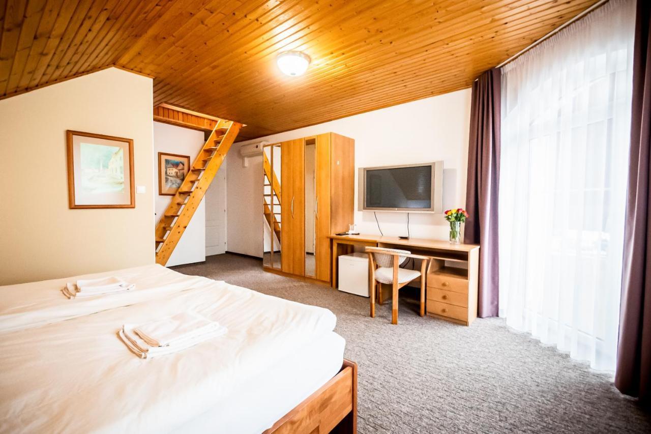 Hotel Squash Centrum 프리에비드자 외부 사진